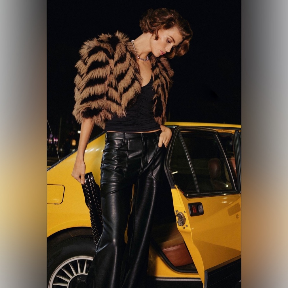 ❤️‍🔥Firm Price❤️‍🔥The Rylan faux leather relaxed high rise pants by Pilcro - Picture 2 of 11